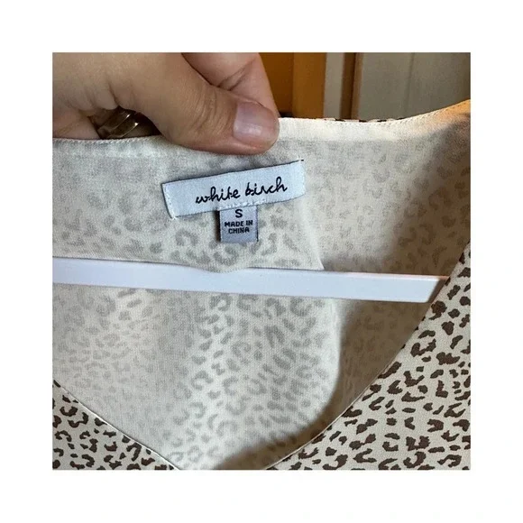 Women's Animal Print Small Over-sized Blouse - Picture 5 of 6